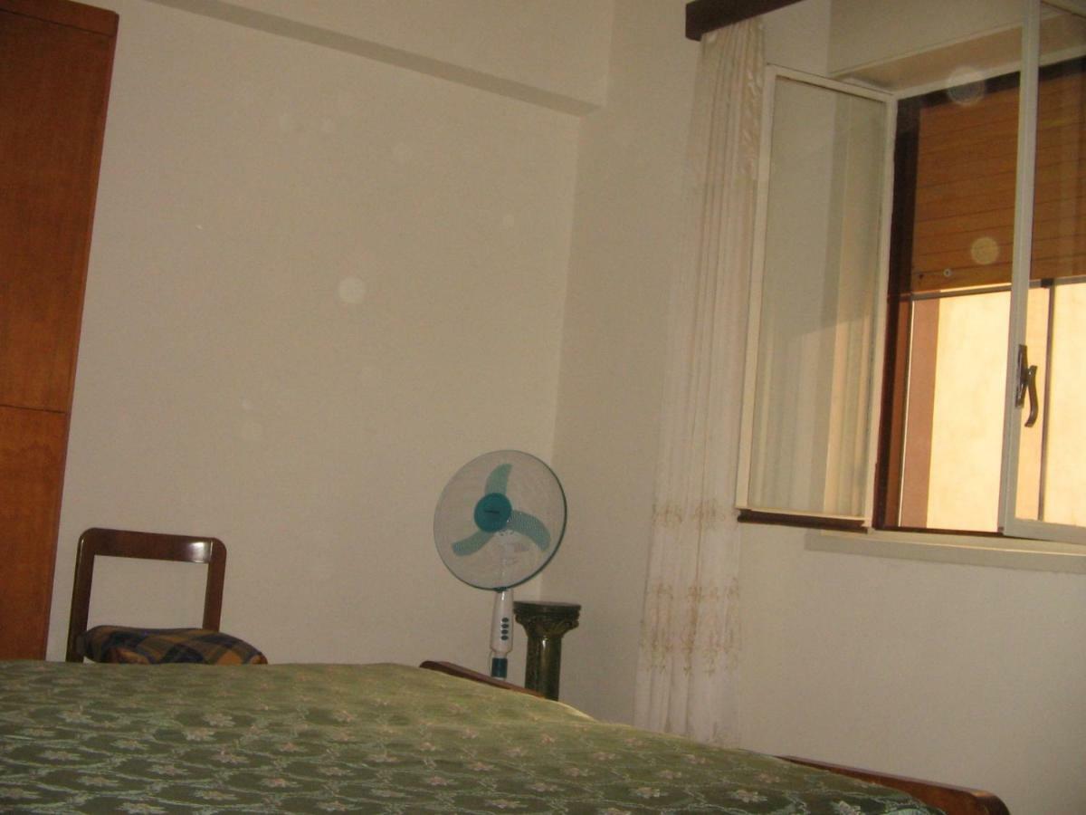 Bilocale Patti Apartman Kültér fotó